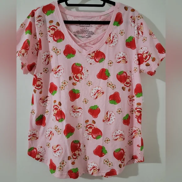 🆕️ NWT Strawberry Shortcake TShirt Sz L - Picture 1 of 4